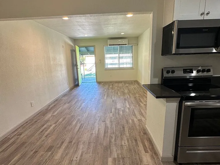 5006 Gaston Ave — Photo 4