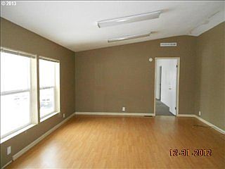 3rd image of 2754 N Pacific Ave