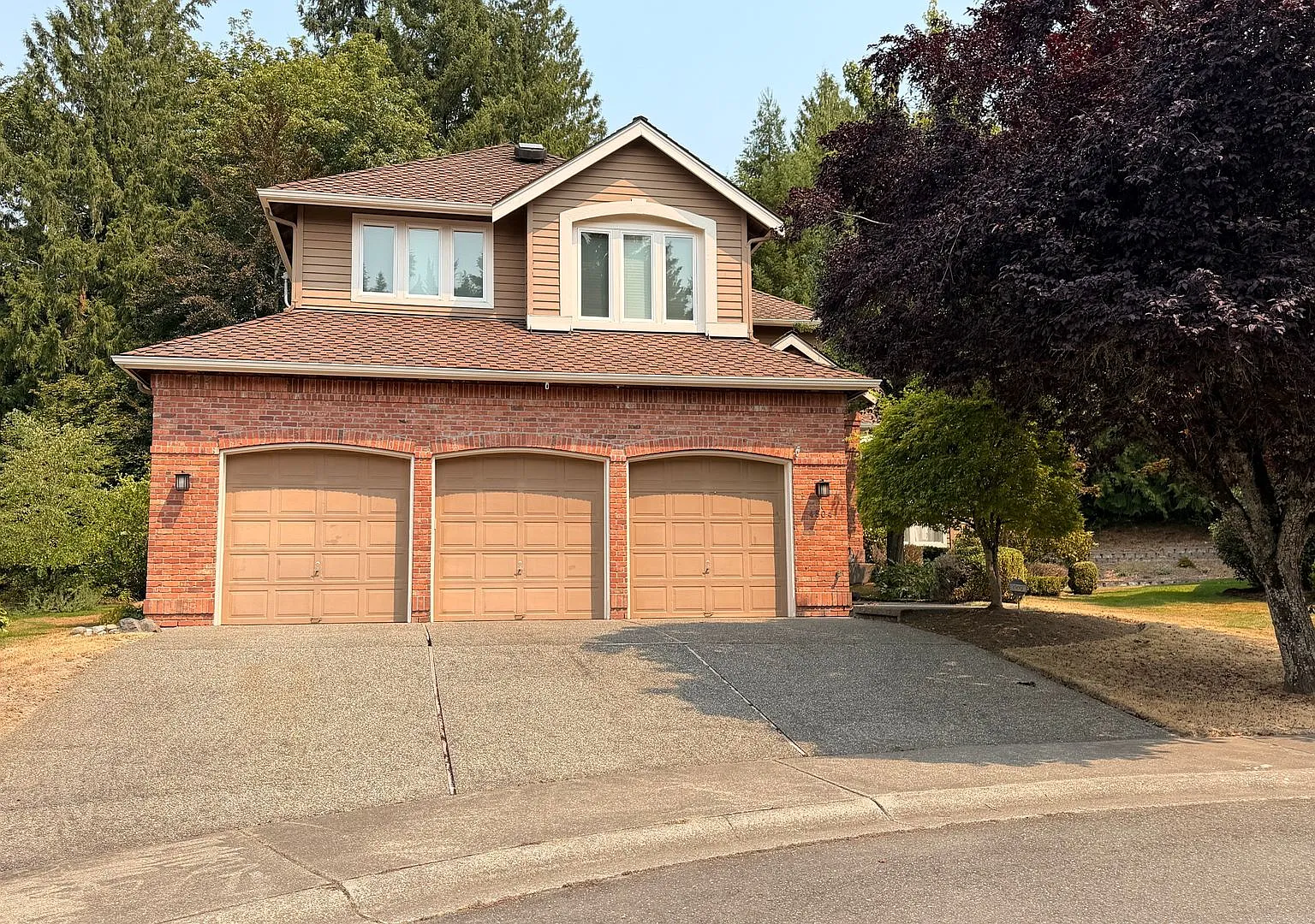 Beautiful Upgraded 4 Bedroom 2.75 Bath Home in Sammamish — Photo 1