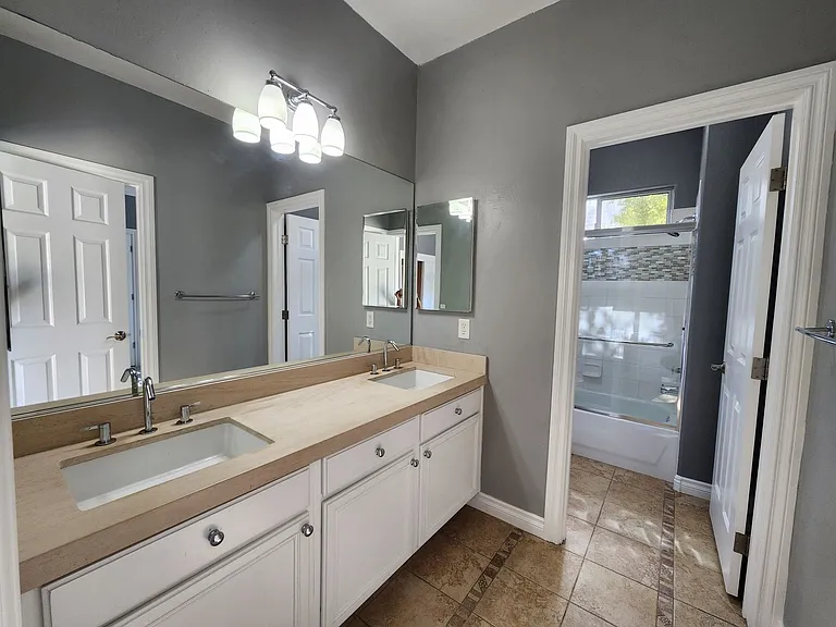 9516 Royal Lamb Dr — Photo 52