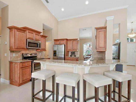 3rd image of 3712 Manteo Cir