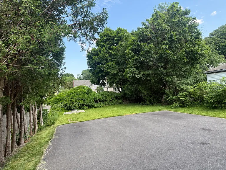 11 Hillview Ave #1 — Photo 33
