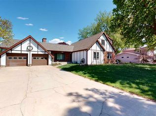 805 Colany Cir, Shelton, NE 68876