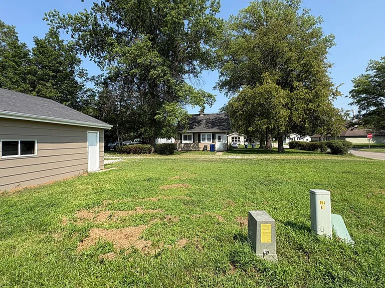 2209 Hawthorne Ave — Photo 42