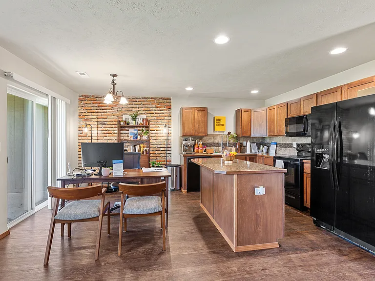 Brookline Townhomes — Photo 46