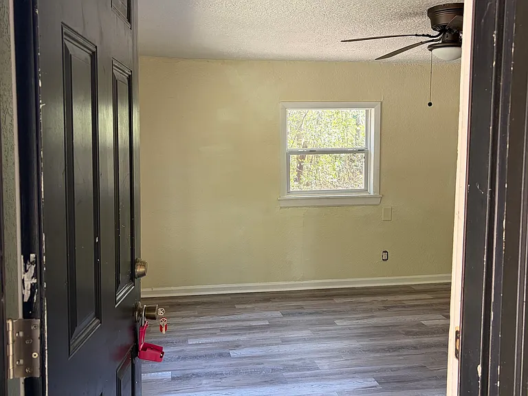 307 Finley St — Photo 2