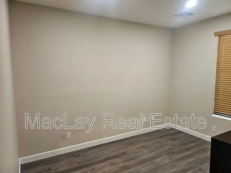 2711 W Megan St — Photo 12