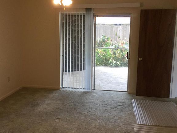 5th image of 2551 White Oak Ln