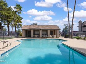 623 W Guadalupe Rd