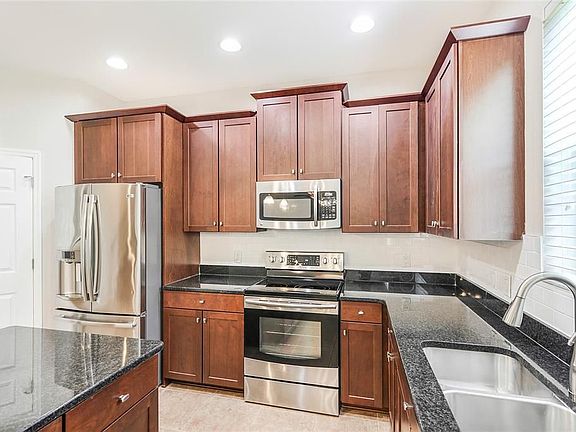 4th image of 11614 Palmetto Pine St