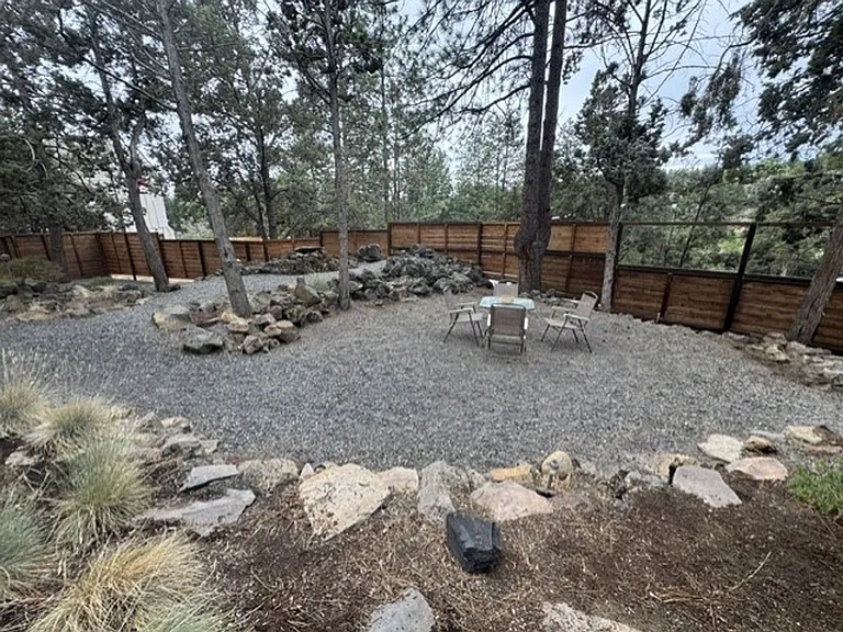 265 NW Linster Pl — Photo 23