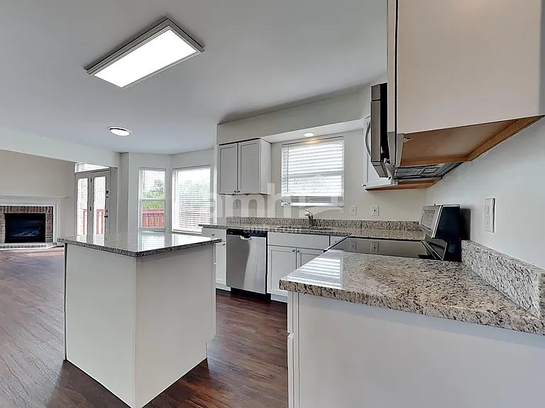 2831 Coachlight Ln — Photo 3