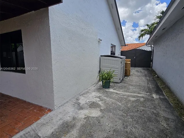 740 SW 99th Court Cir S — Photo 28