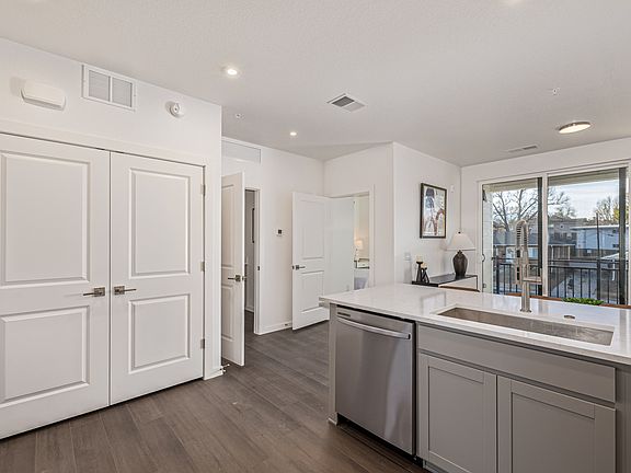 5th image of 1650 N Sheridan Blvd #203