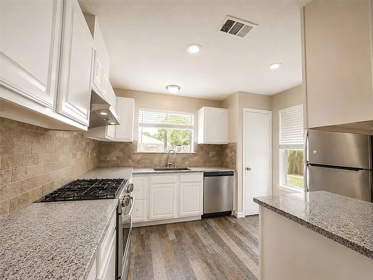 12710 Fenimore Ct — Photo 6