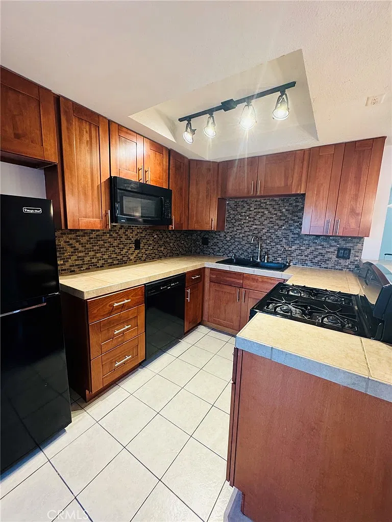 1 bed, 696 sqft, $2,225 — Photo 4