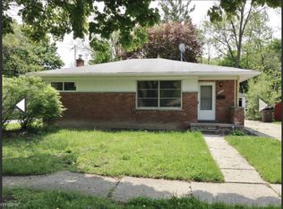 933 Canterbury Dr, Pontiac, MI 48341