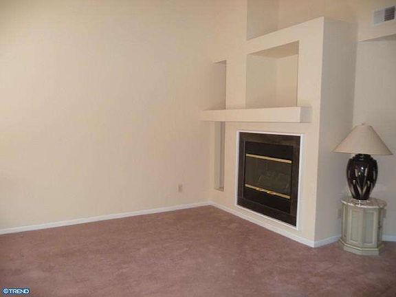 4th image of 604 Dresher Woods Dr