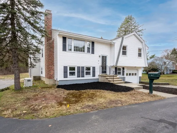 90 Beach St, Foxboro, MA 02035