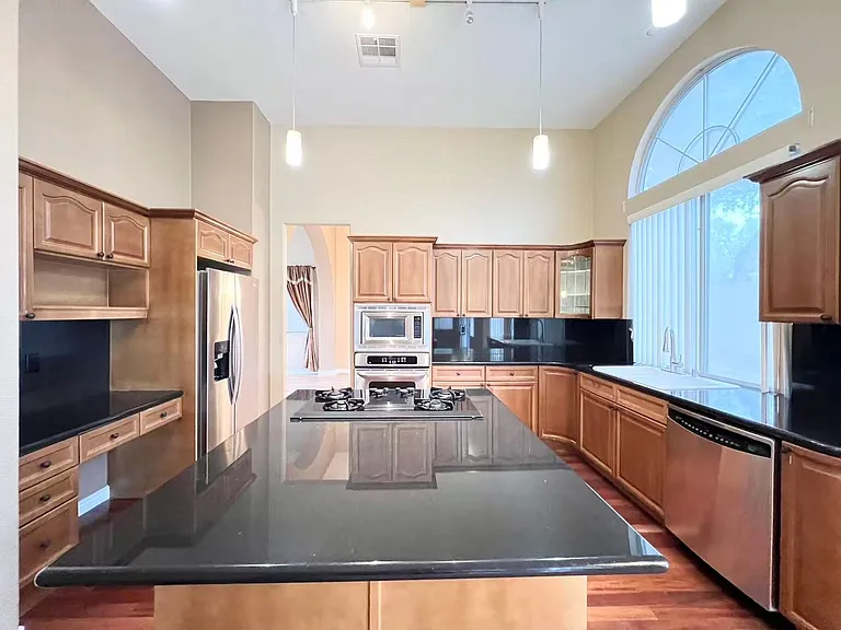 2105 Eaglepath Cir — Photo 8