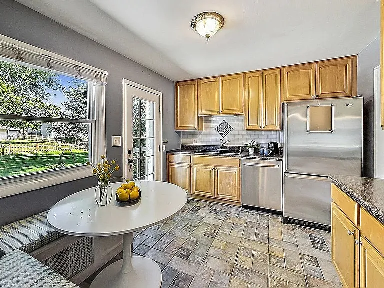 318 W Hackberry Dr — Photo 6