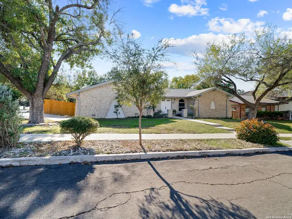 6302 HANDSOME LAKE DR, Leon Valley, TX 78238