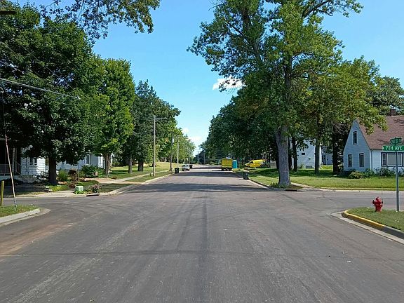 4th image of 640 2nd St