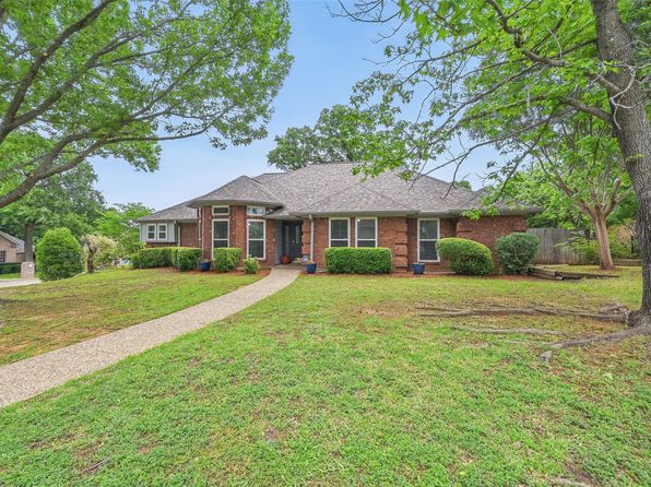818 Red Oak Dr, Mansfield, TX 76063