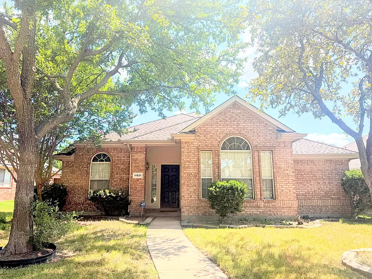 11521 Blanchard Dr — Photo 2
