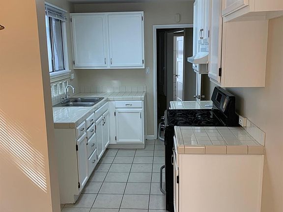 4th image of 3511 W Alameda Ave