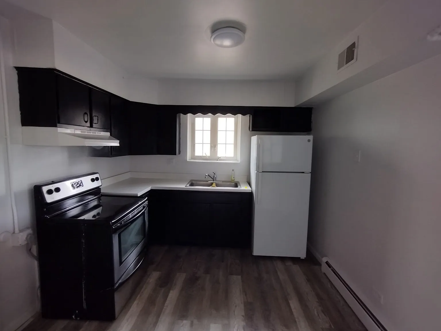 1 bed, 920 sqft, $1,699 — Photo 2