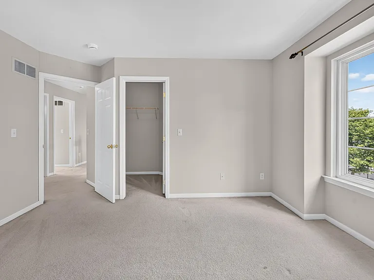 392 Sedgewood Ln — Photo 32