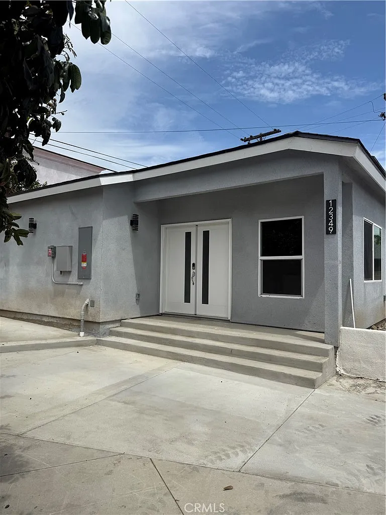 3 bed, 1000 sqft, $3,500 — Photo 1