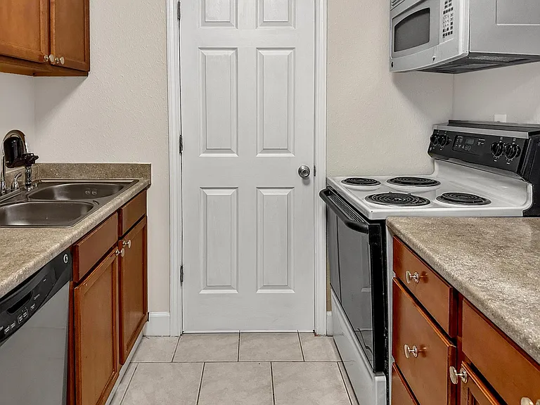 3101 Highland Rd #308 — Photo 3