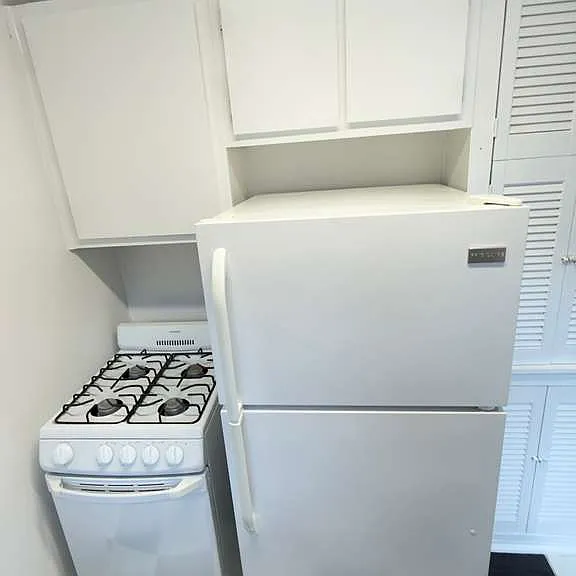 2507-2513 Griffith Park Blvd #2511-1/2 — Photo 2