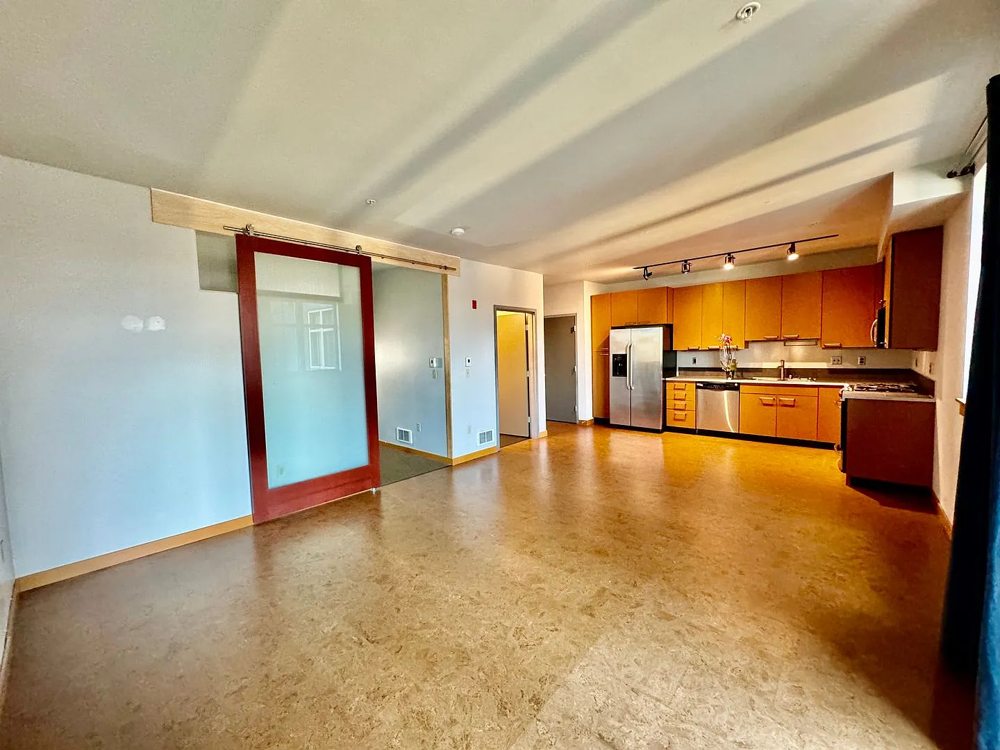 1 bedroom, 1 bathroom Condo with City View! — Photo 1