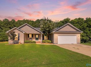 424 Granite Cir, Albertville, AL 35950