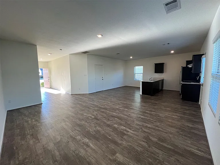 112 High Hill Cv — Photo 4