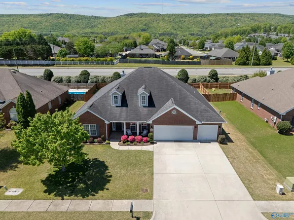 7006 Freedom Park Cir SE, Owens Cross Roads, AL 35763