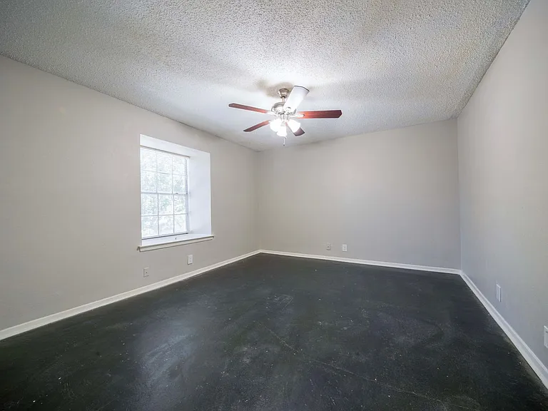 1717 N Locust St — Photo 56