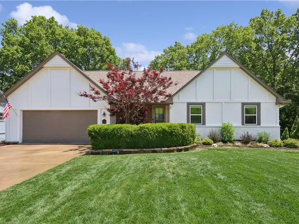 5909 Greenwood St, Shawnee, KS 66216