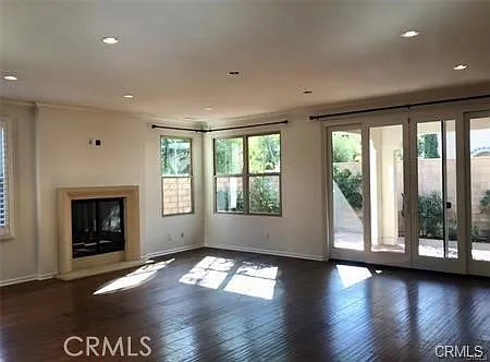 27 Donovan — Photo 3