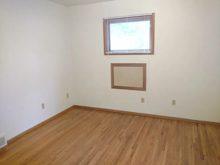 2110 Melrose Ct — Photo 6