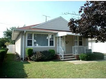 16016 Northwood Ave photo 1
