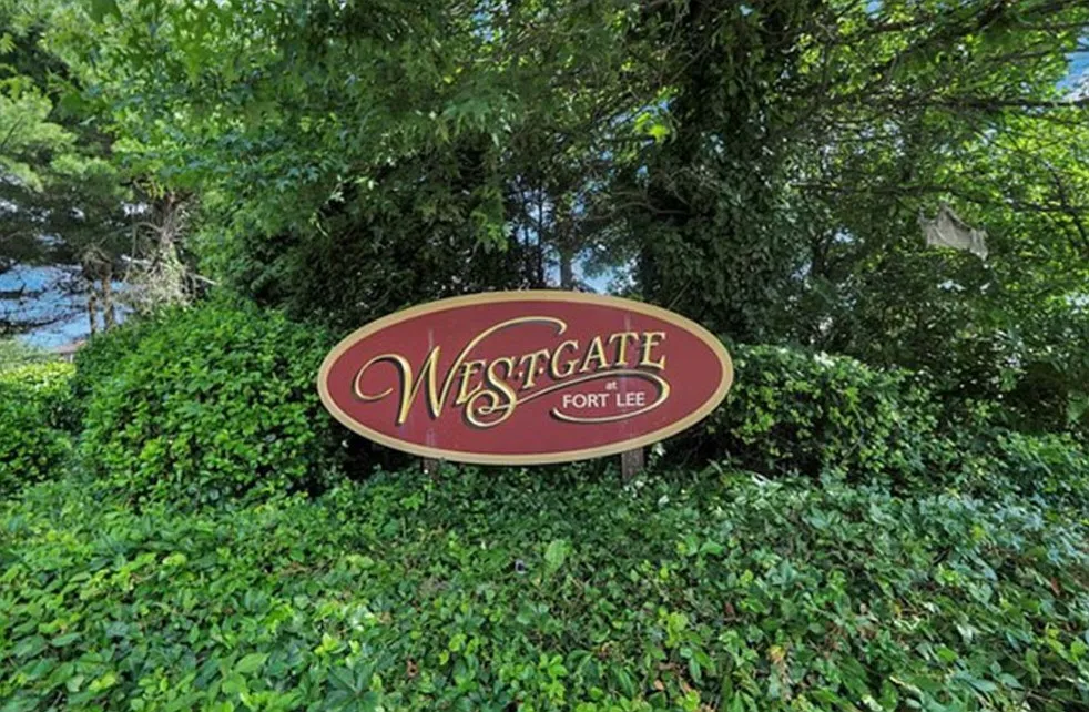 2 bed, 2.5 bath, $3,800 — Photo 4