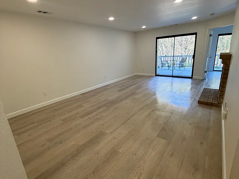 1105 Devonwood — Photo 5