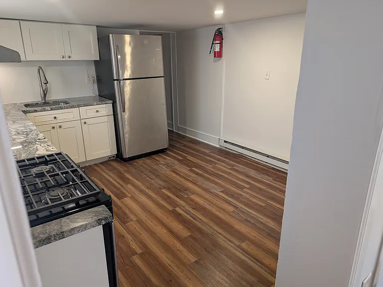 9 N Hillside Ave — Photo 4