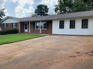 108 Woodmont Dr, Boiling Springs, SC 29316