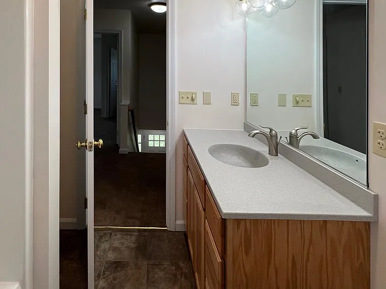 100 N Maple St — Photo 14