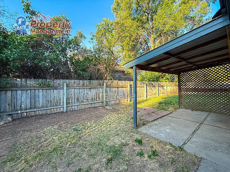 210 S Homedale Ave — Photo 23